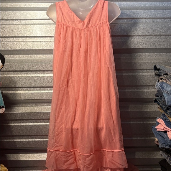 Vintage Worth pink nightgown - Picture 4 of 6